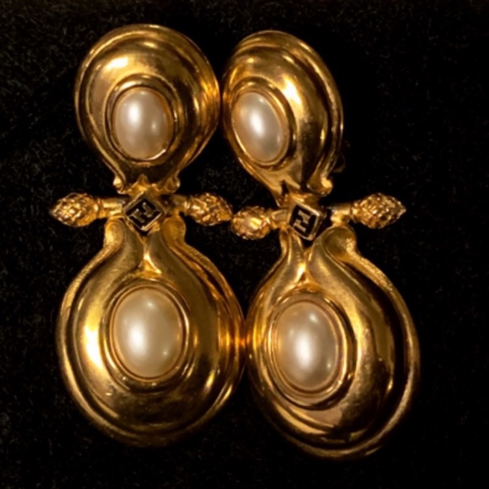 🔥🔥Fendi Vintage and Pearl Greek Key Earrings🔥💫
